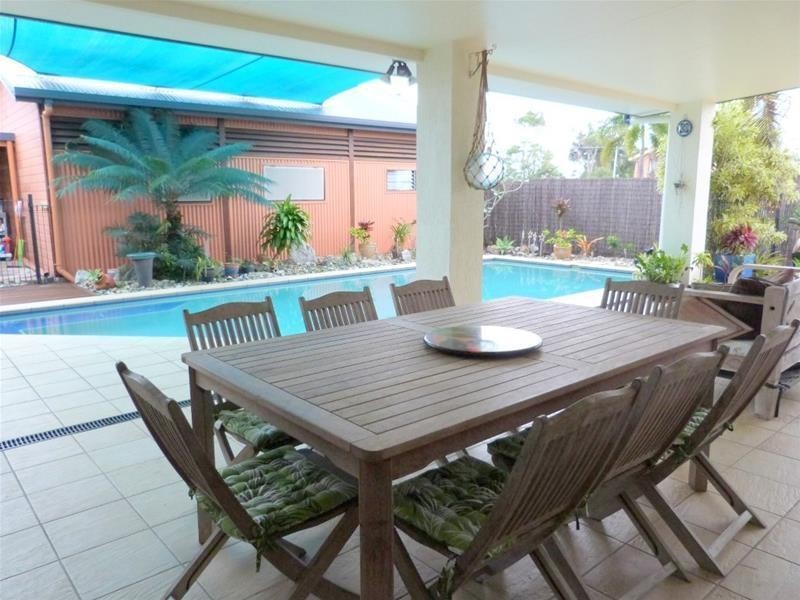 42 Holland Street, Wongaling Beach QLD 4852