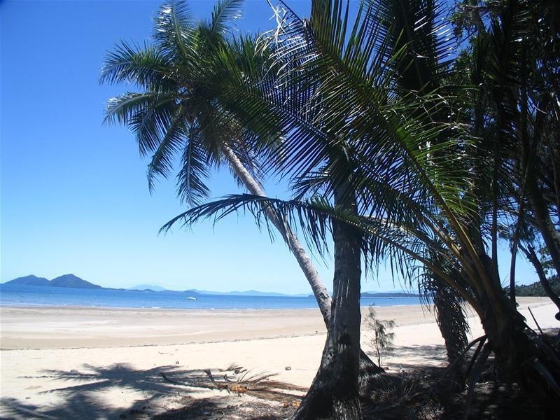 18 Casuarina Crescent, Mission Beach QLD 4852