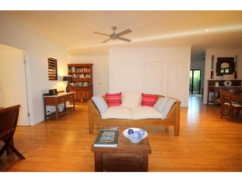 8 Conch Street, Mission Beach QLD 4852