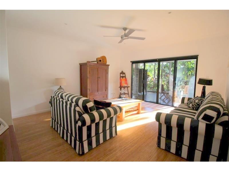 8 Conch Street, Mission Beach QLD 4852