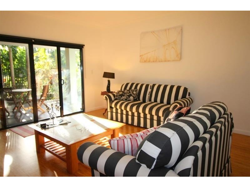 8 Conch Street, Mission Beach QLD 4852