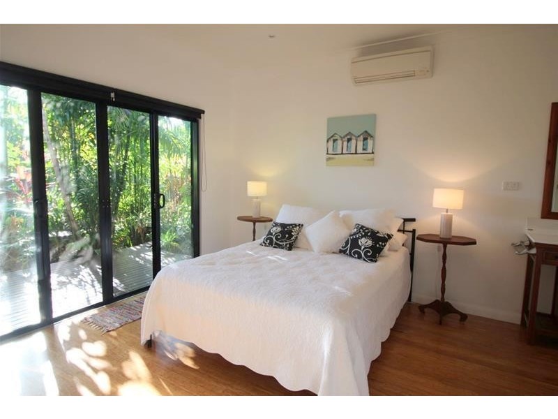 8 Conch Street, Mission Beach QLD 4852