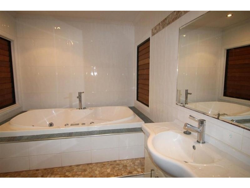 40 Elizabeth Street, Flying Fish Point QLD 4860