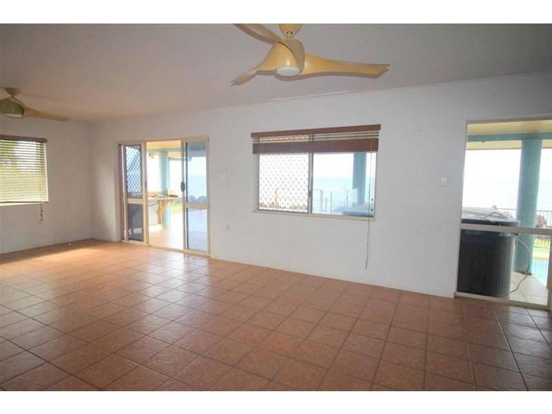 40 Elizabeth Street, Flying Fish Point QLD 4860