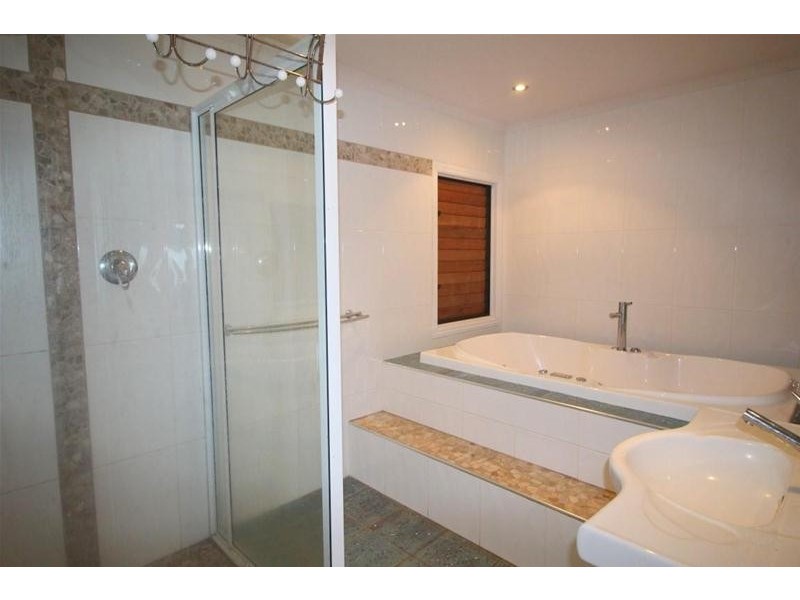 40 Elizabeth Street, Flying Fish Point QLD 4860