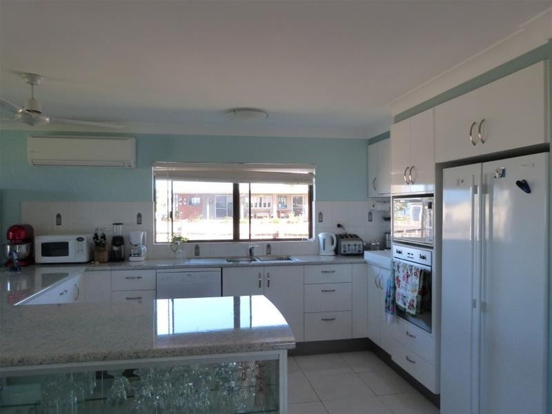 41 Taylor Street, Tully Heads QLD 4854