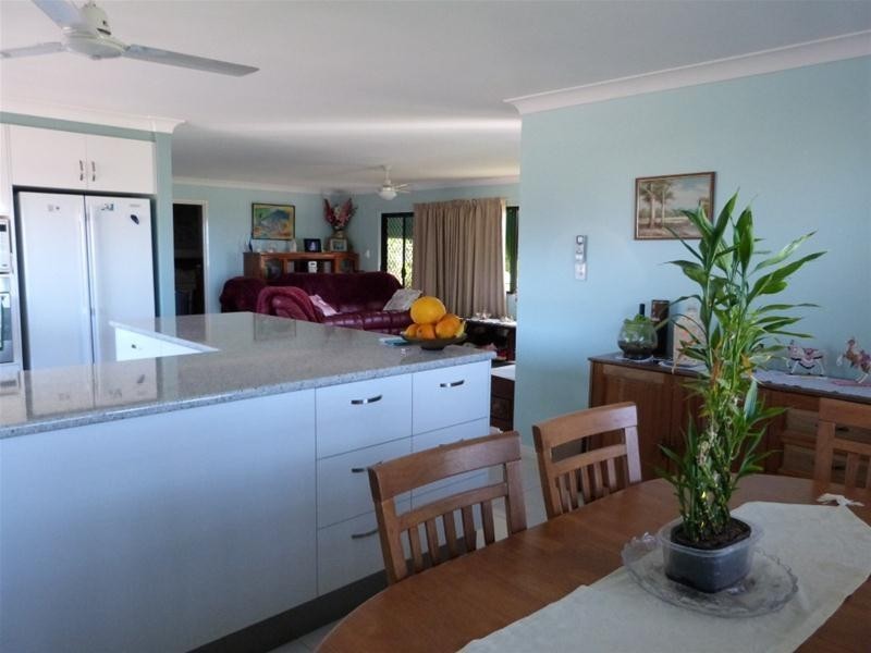 41 Taylor Street, Tully Heads QLD 4854