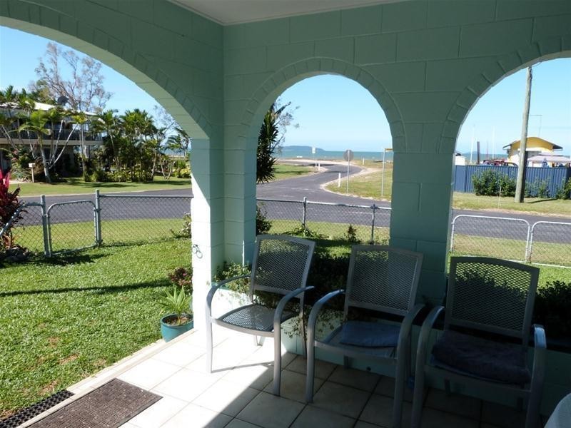 41 Taylor Street, Tully Heads QLD 4854