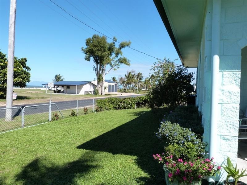 41 Taylor Street, Tully Heads QLD 4854
