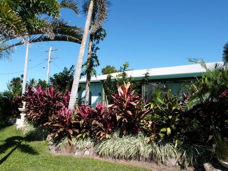 41 Taylor Street, Tully Heads QLD 4854