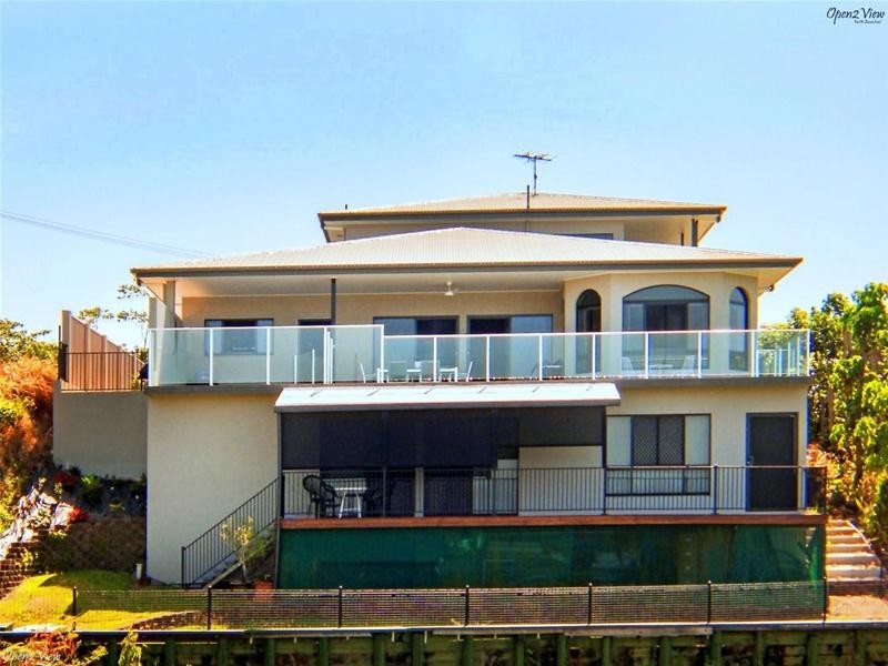 11 Maria Street, Flying Fish Point QLD 4860