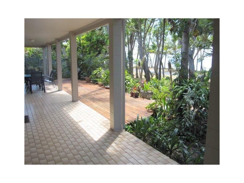 26 Kennedy Esplanade, South Mission Beach QLD 4852