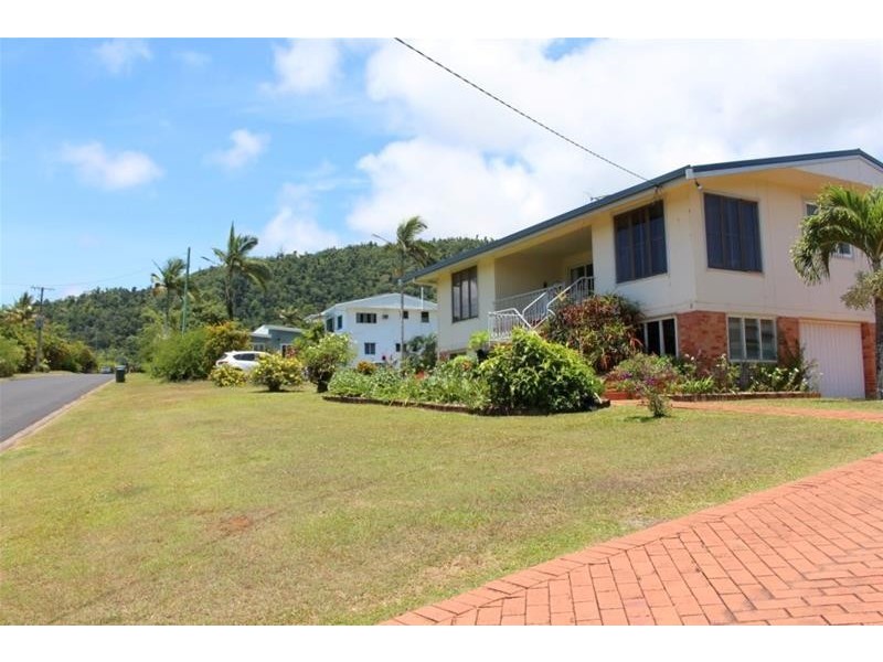 7 Cutten Street, Bingil Bay QLD 4852