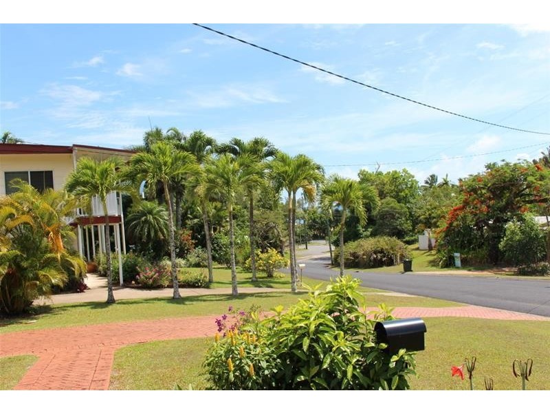 7 Cutten Street, Bingil Bay QLD 4852