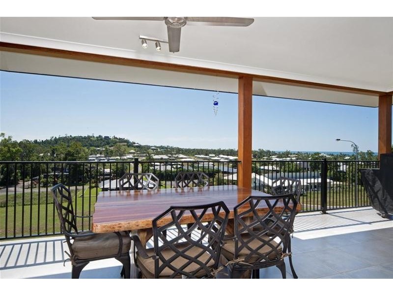 15 Riverside Terrace, South Mission Beach QLD 4852