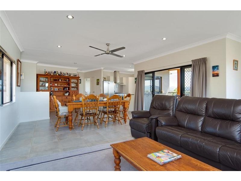 15 Riverside Terrace, South Mission Beach QLD 4852