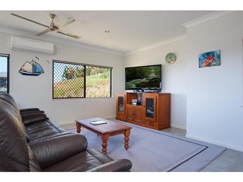 15 Riverside Terrace, South Mission Beach QLD 4852