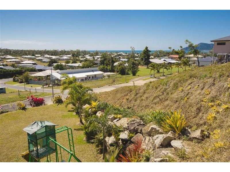 15 Riverside Terrace, South Mission Beach QLD 4852