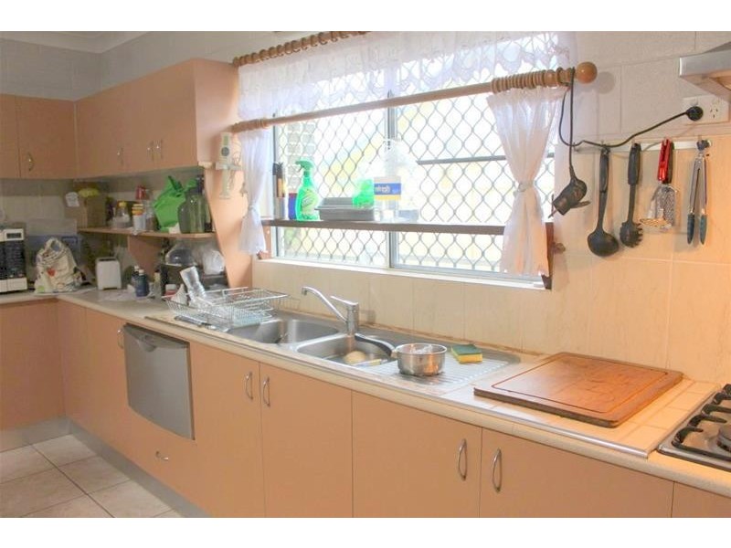 8 Taylor Street, Kurrimine Beach QLD 4871