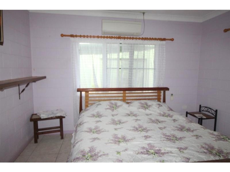 8 Taylor Street, Kurrimine Beach QLD 4871