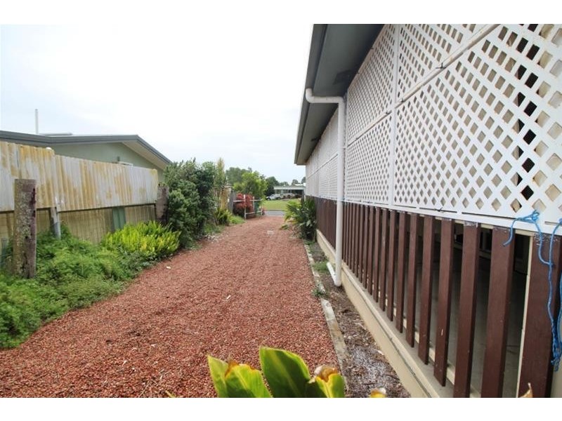 8 Taylor Street, Kurrimine Beach QLD 4871