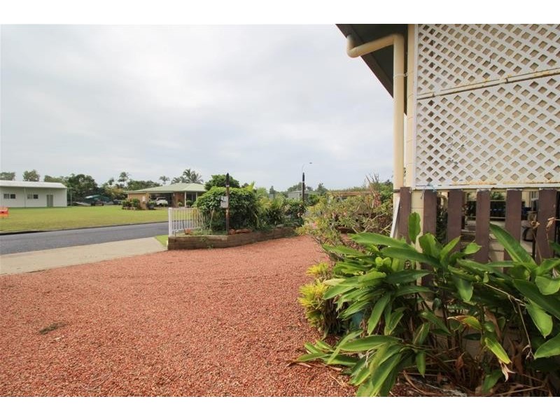 8 Taylor Street, Kurrimine Beach QLD 4871