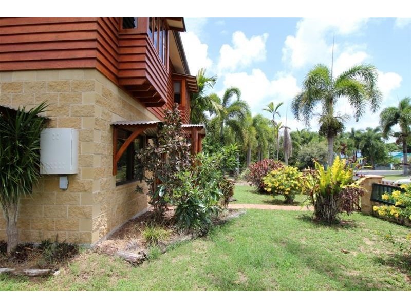 17 Rebecca Jane Parade, Kurrimine Beach QLD 4871