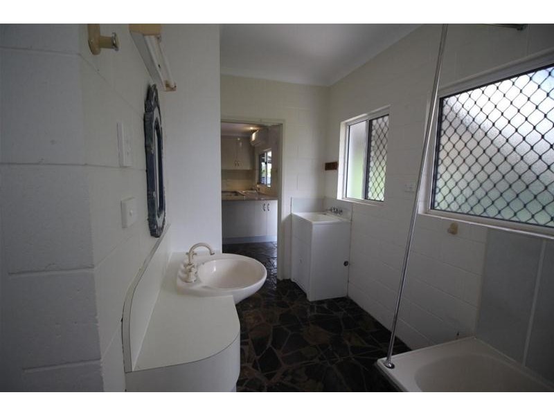 4 Royal Palm Drive, Mission Beach QLD 4852