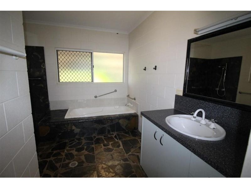 4 Royal Palm Drive, Mission Beach QLD 4852