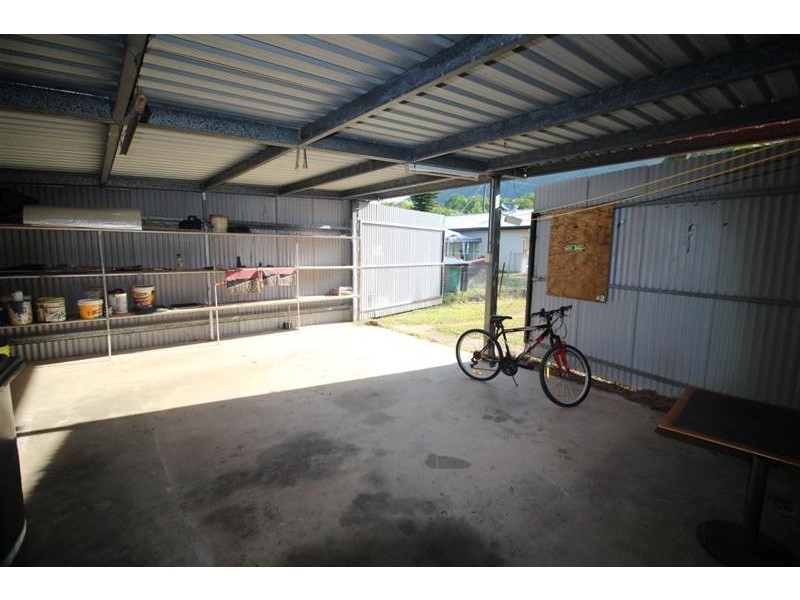 24 Bamber Street, Tully QLD 4854