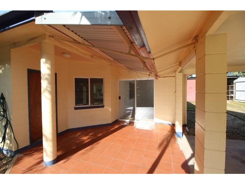 24 Bamber Street, Tully QLD 4854