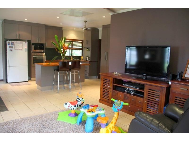 19 Casuarina Street, Tully Heads QLD 4854