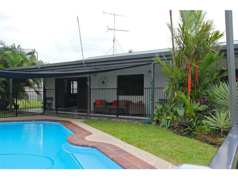 19 Casuarina Street, Tully Heads QLD 4854