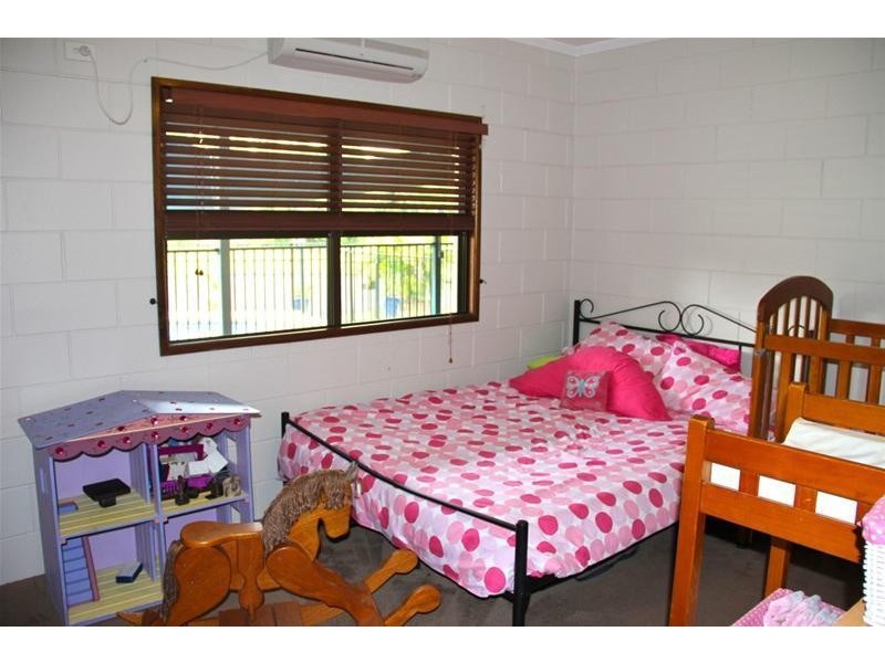 19 Casuarina Street, Tully Heads QLD 4854