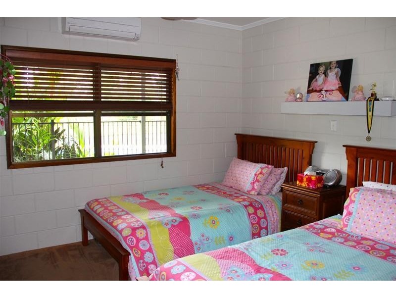 19 Casuarina Street, Tully Heads QLD 4854