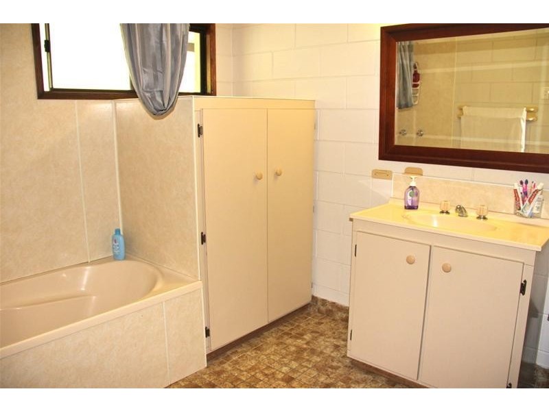 19 Casuarina Street, Tully Heads QLD 4854