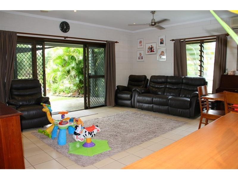 19 Casuarina Street, Tully Heads QLD 4854