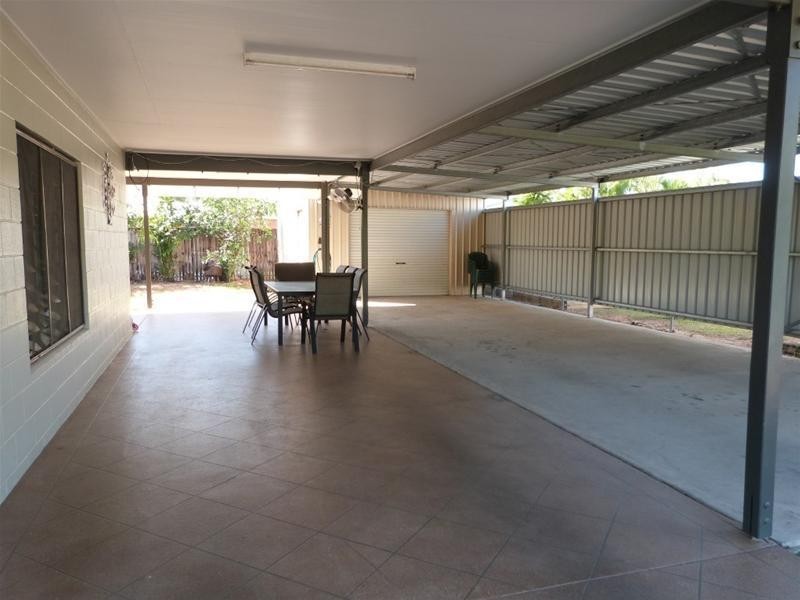 19 Casuarina Street, Tully Heads QLD 4854