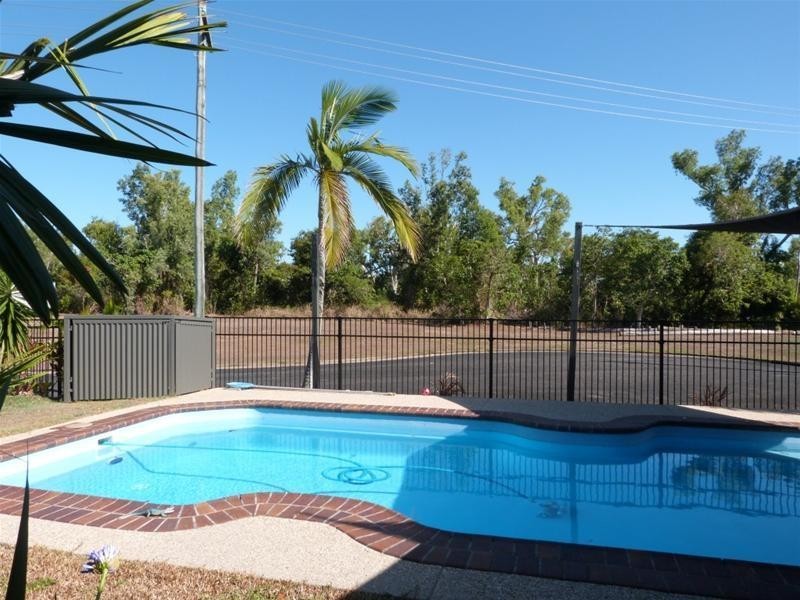 19 Casuarina Street, Tully Heads QLD 4854