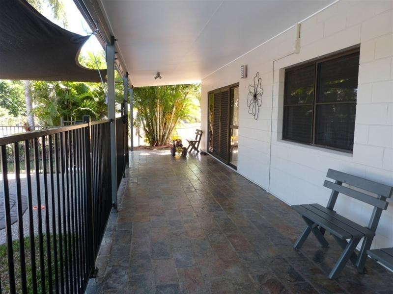 19 Casuarina Street, Tully Heads QLD 4854