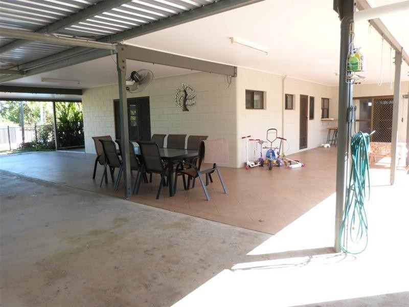 19 Casuarina Street, Tully Heads QLD 4854