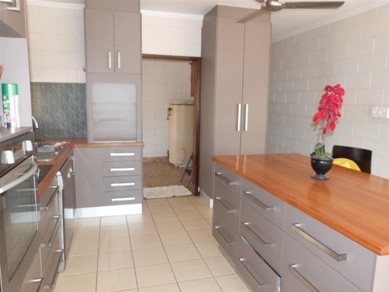 19 Casuarina Street, Tully Heads QLD 4854