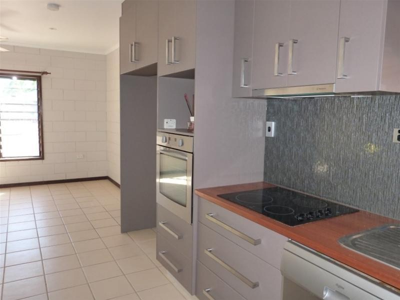 19 Casuarina Street, Tully Heads QLD 4854