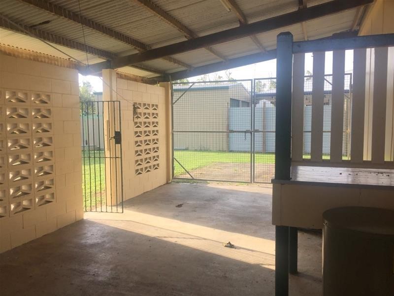 121 Taylor Street, Tully Heads QLD 4854