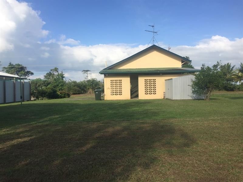 121 Taylor Street, Tully Heads QLD 4854