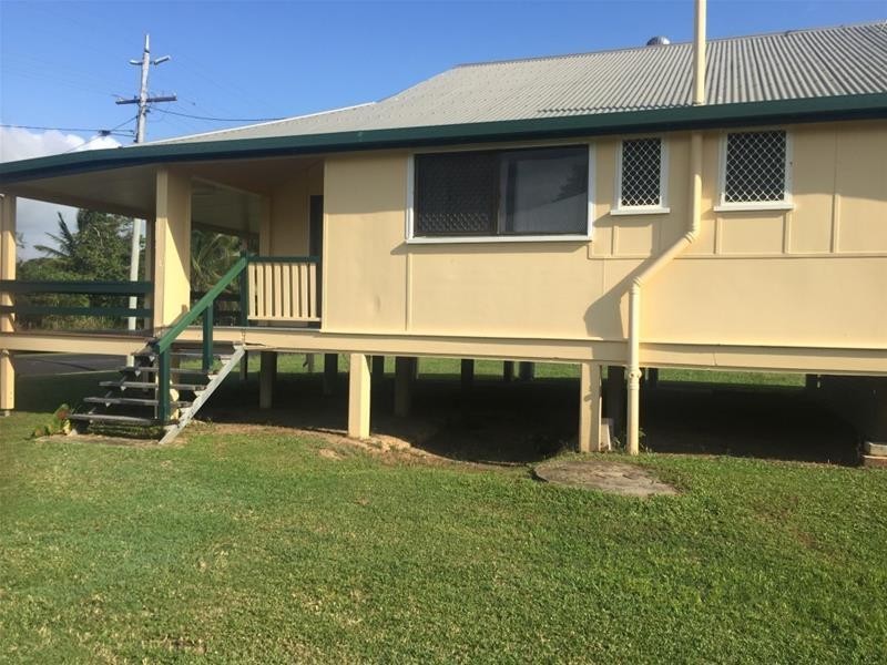 121 Taylor Street, Tully Heads QLD 4854