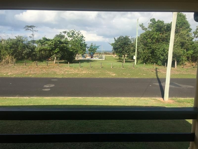 121 Taylor Street, Tully Heads QLD 4854