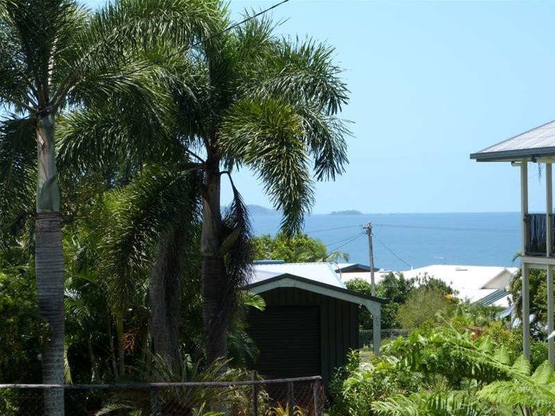 30 Cutten  Street, Bingil Bay QLD 4852