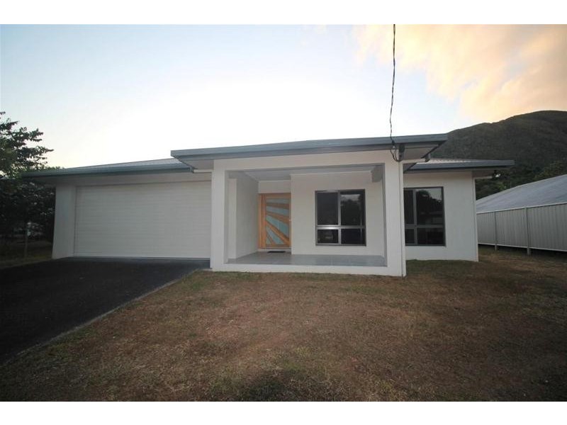 2 Graham Street, Tully QLD 4854