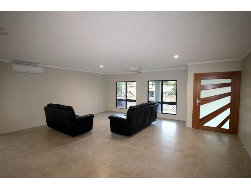 2 Graham Street, Tully QLD 4854